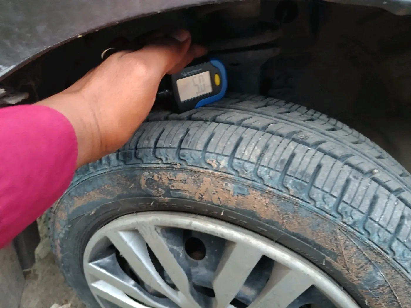 2015 Maruti Wagon R 1.0 VXI, CNG, Manual, 63,696 km, tyre