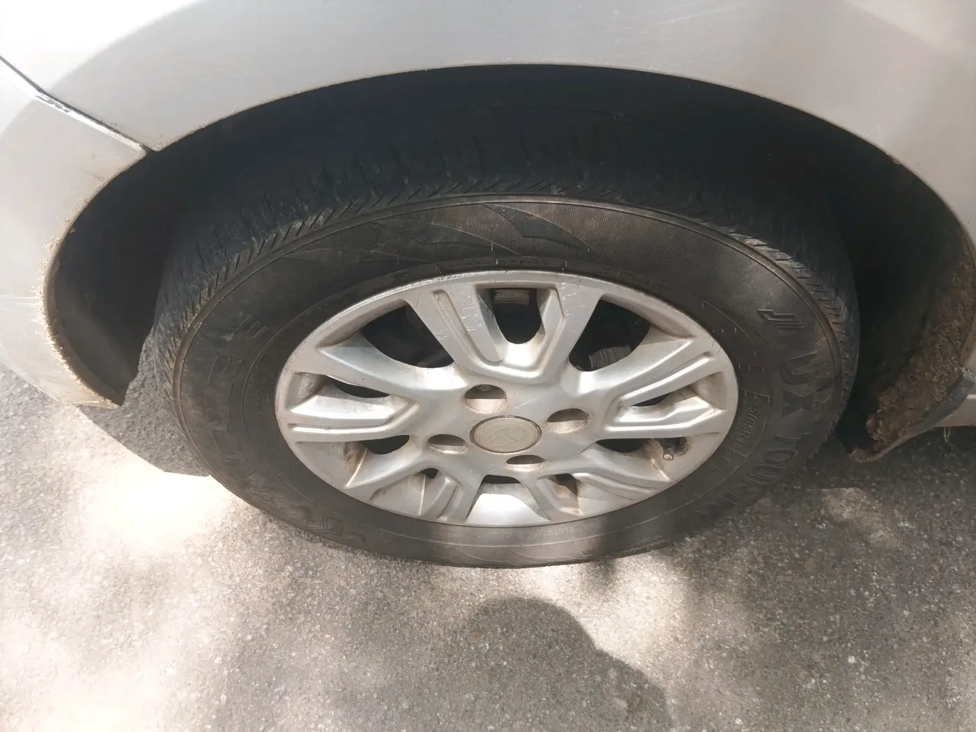 2016 Tata Tiago XZ PETROL, CNG, Manual, 1,33,267 km, tyre