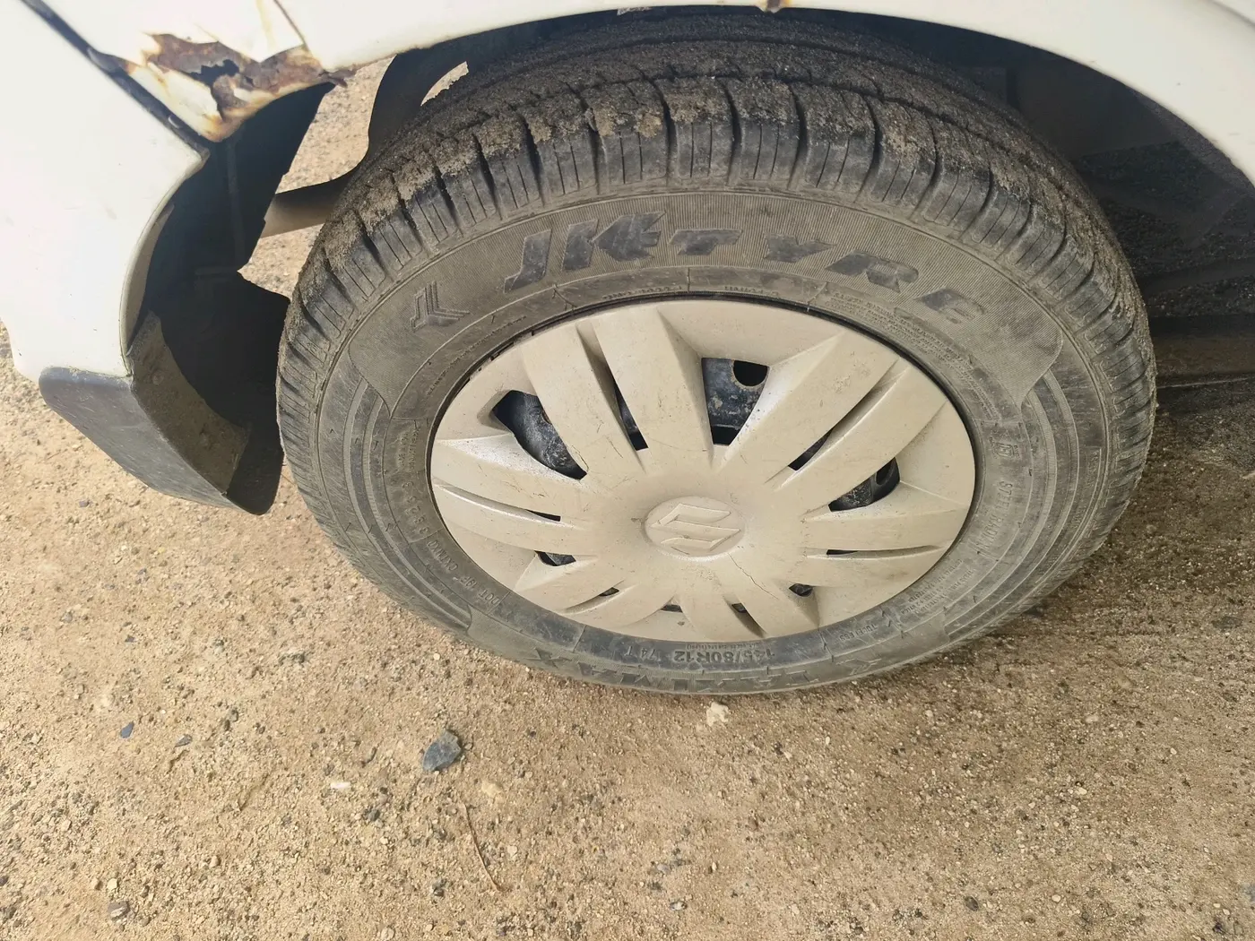 2012 Maruti Alto 800 LXI, CNG, Manual, 1,25,049 km, tyre