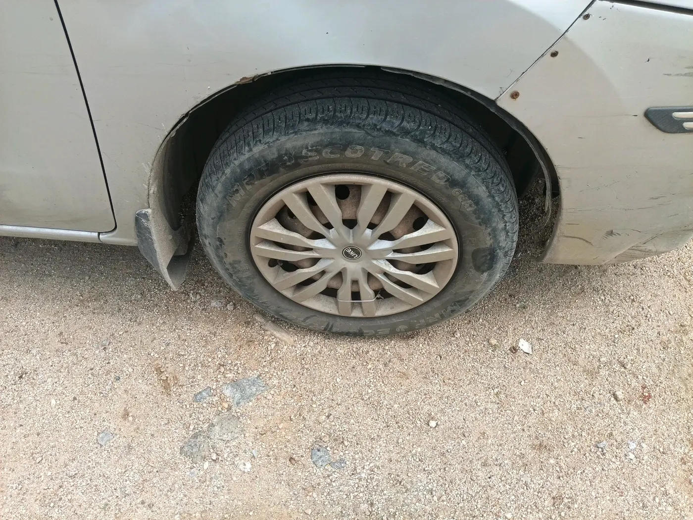 2013 Nissan Evalia XL, Diesel, Manual, 1,86,433 km, tyre
