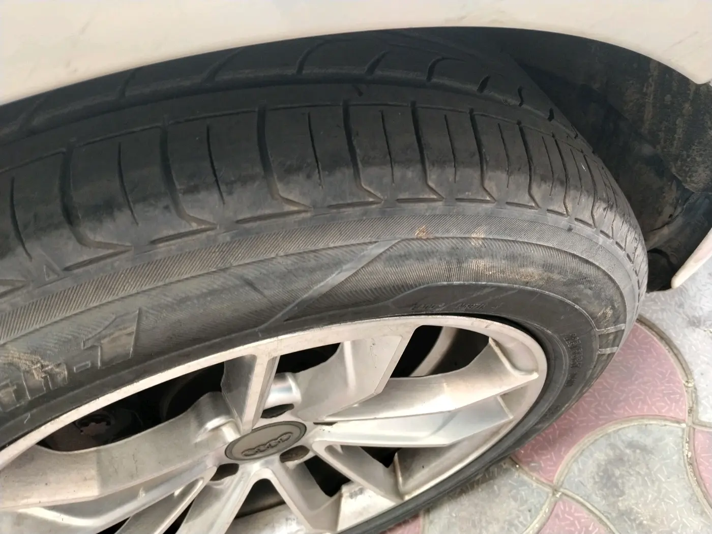2014 Audi A6 2.0 TDI PREMIUM, Diesel, Automatic, 97,041 km, tyre