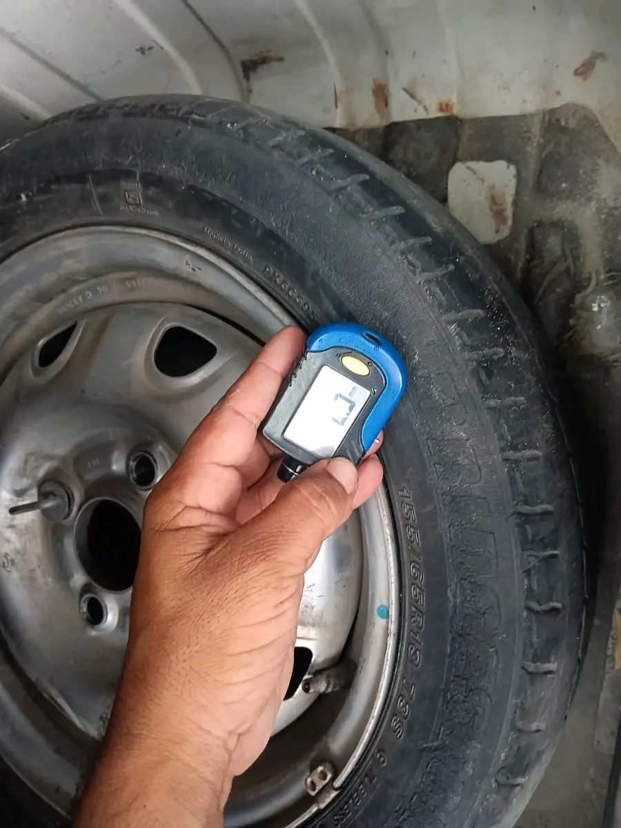 2015 Maruti Alto K10 LXI, Petrol, Manual, 87,373 km, tyre