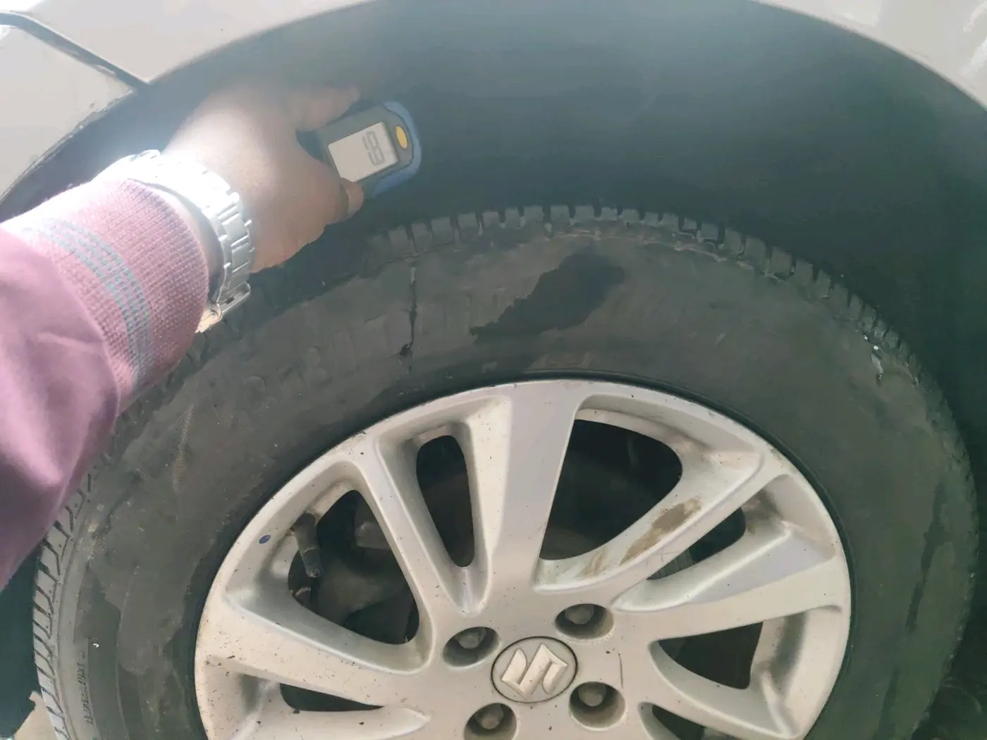 2011 Maruti Swift ZXI, Petrol, Manual, 68,215 km, tyre