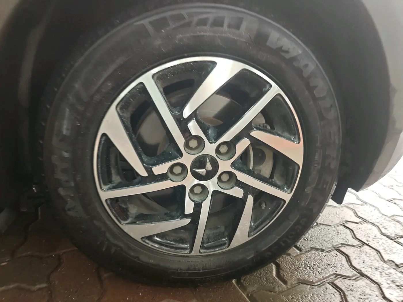2024 Mahindra XUV 3XO AX5 1.2 L TCMPFI AT, Petrol, Automatic, 11,773 km, tyre
