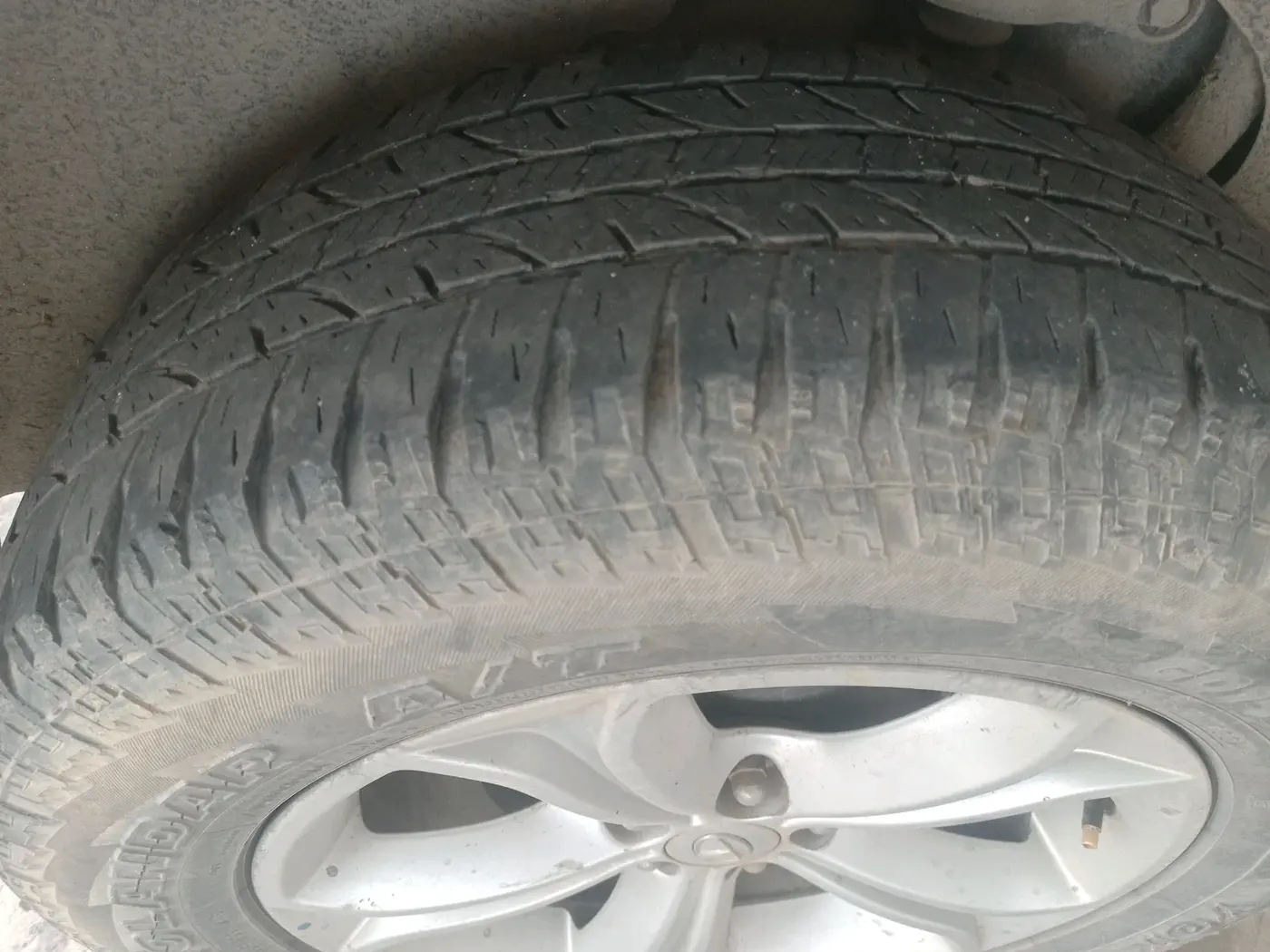 2019 Tata Harrier XT 2.0L KRYOTEC, Diesel, Manual, 1,23,012 km, tyre
