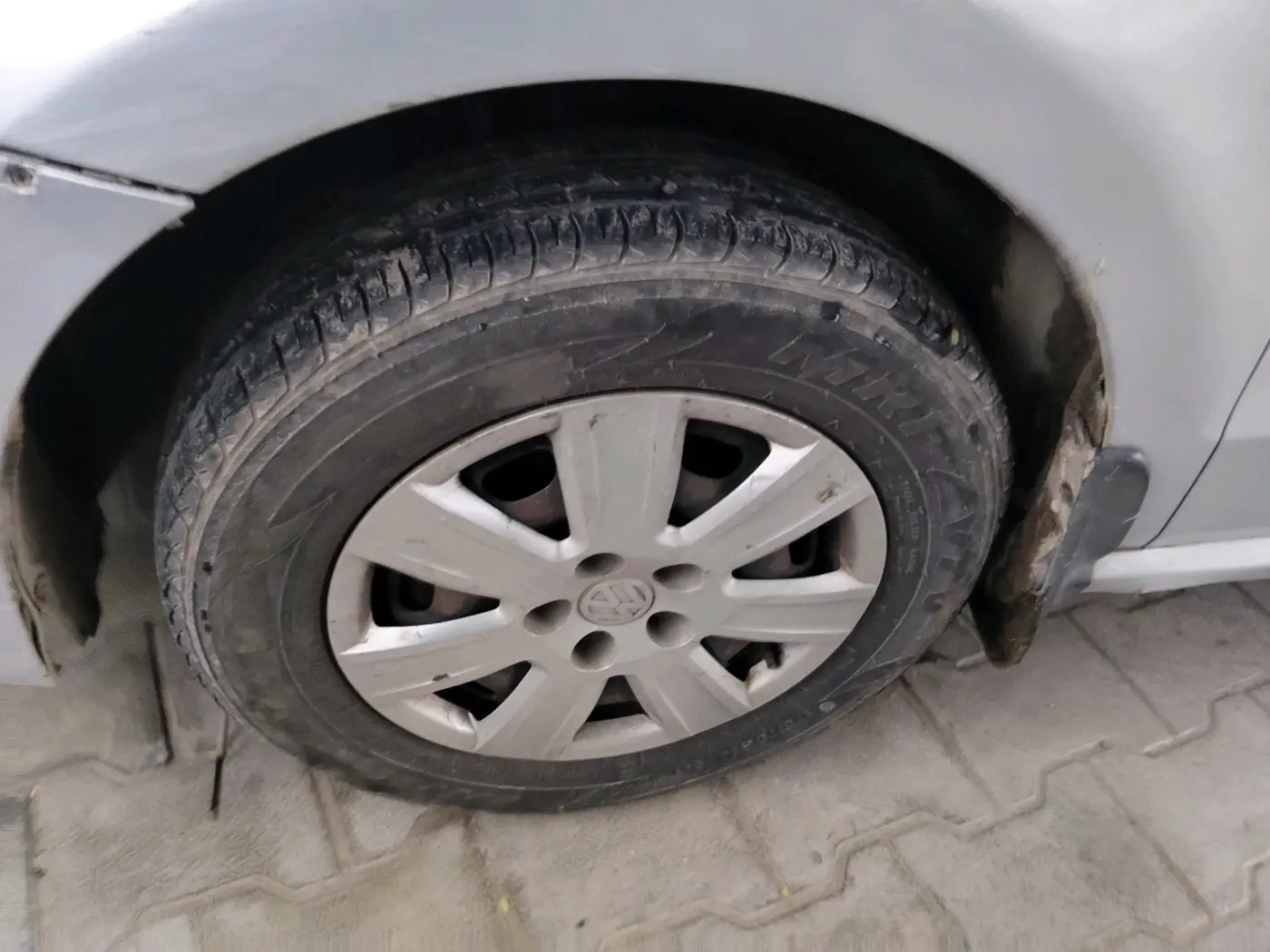 2012 Volkswagen Polo COMFORTLINE 1.2L PETROL, Petrol, Manual, 1,41,238 km, tyre