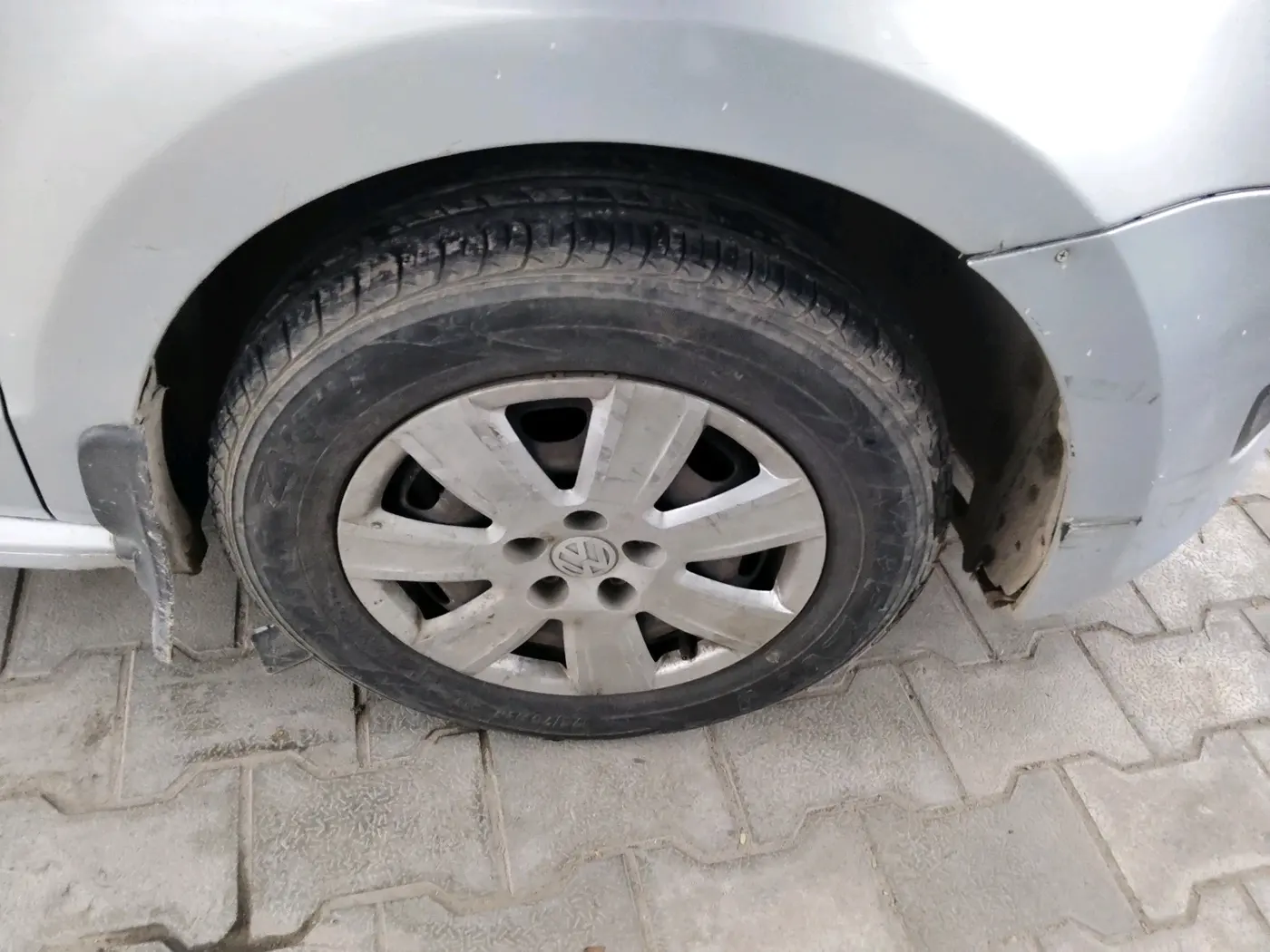 2012 Volkswagen Polo COMFORTLINE 1.2L PETROL, Petrol, Manual, 1,41,238 km, tyre
