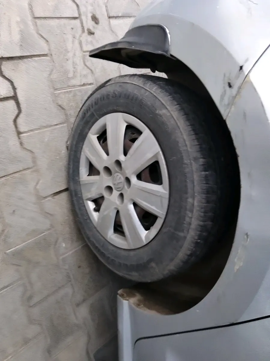 2012 Volkswagen Polo COMFORTLINE 1.2L PETROL, Petrol, Manual, 1,41,238 km, tyre