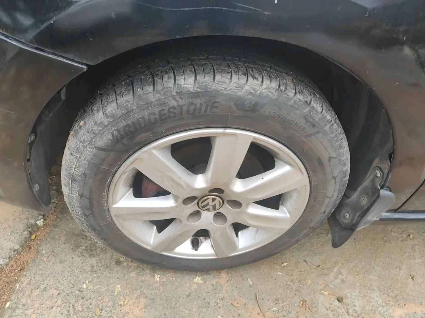 2011 Volkswagen Vento HIGHLINE 1.6 MPI, Petrol, Manual, 98,826 km, tyre