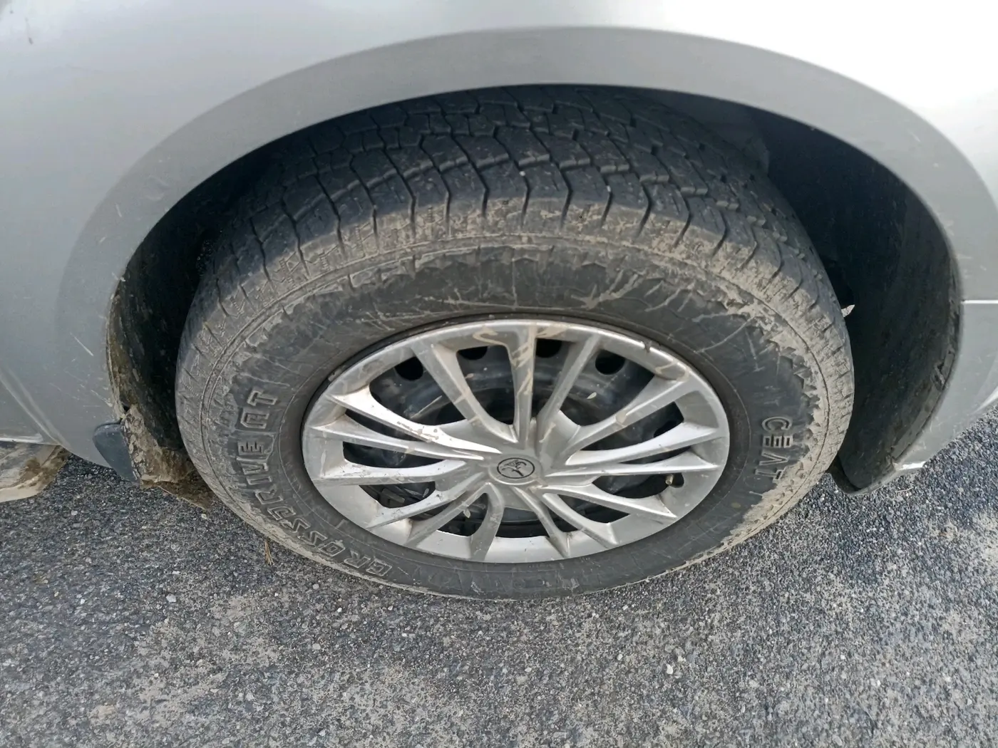 2018 Mahindra XUV500 W4 1.99, Diesel, Manual, 1,30,384 km, tyre