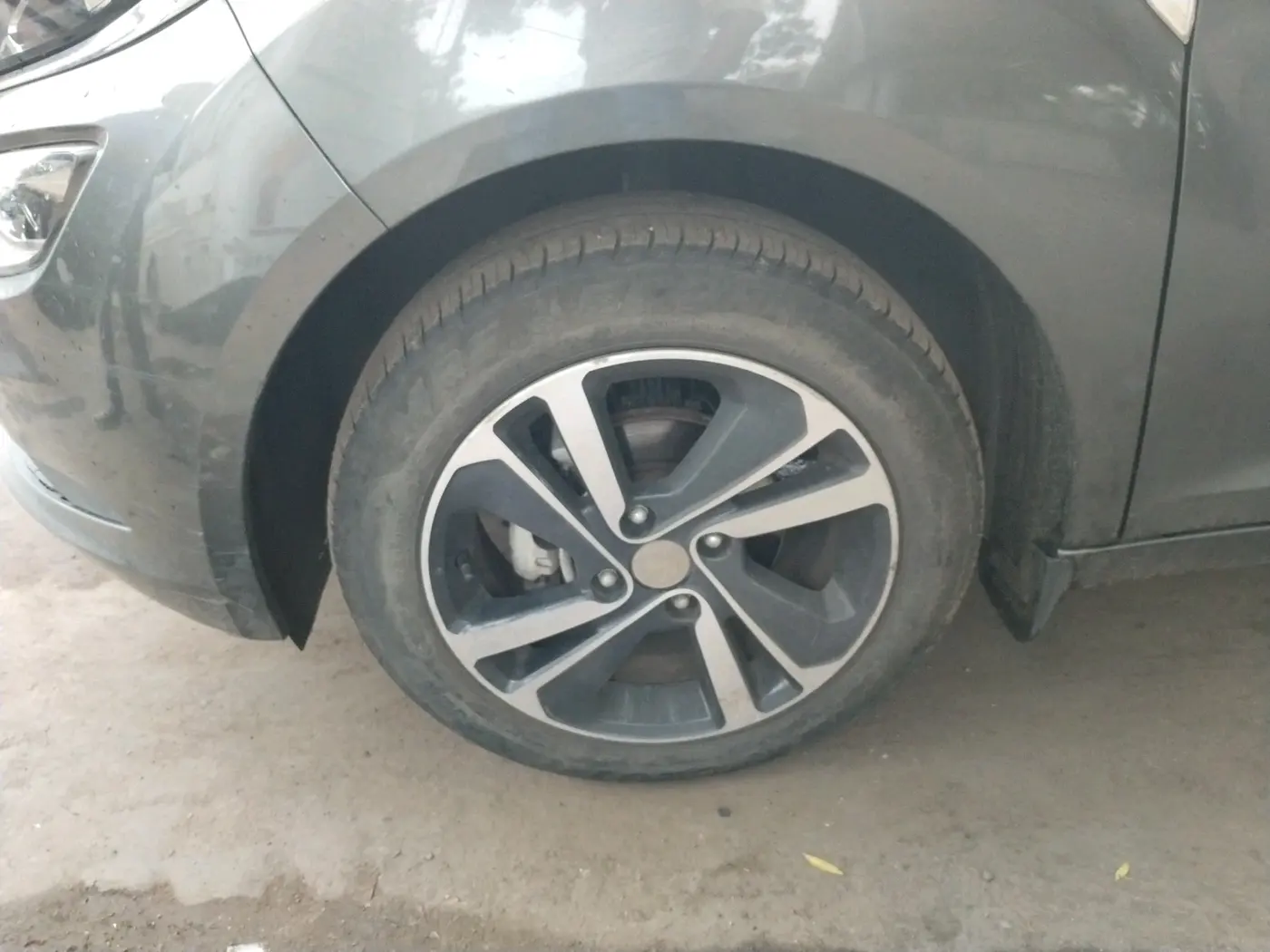 2024 Tata ALTROZ XZ PLUS SUNROOF CNG, CNG, Manual, 29,572 km, tyre