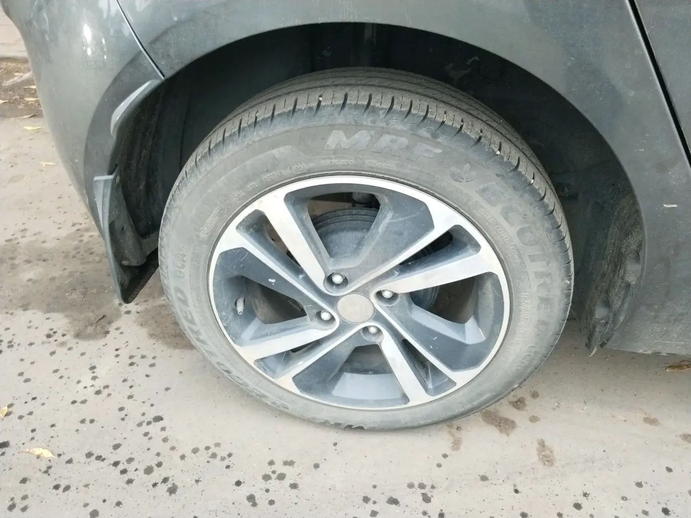 2024 Tata ALTROZ XZ PLUS SUNROOF CNG, CNG, Manual, 29,572 km, tyre