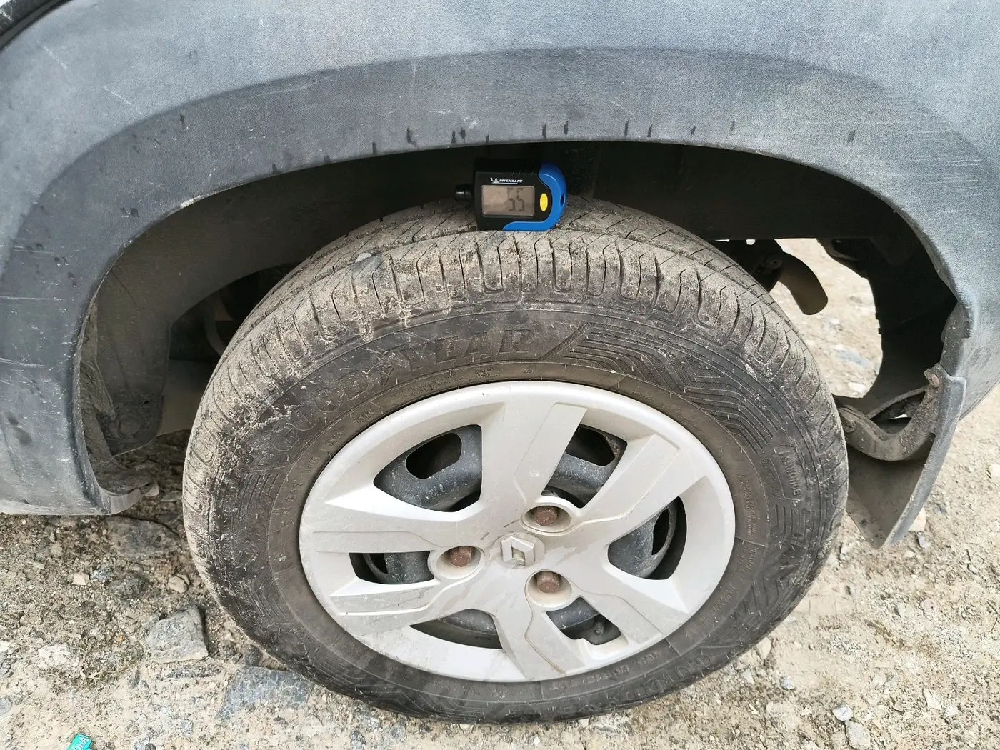 2019 Renault Kwid RXT 0.8 (O), Petrol, Manual, 37,124 km, tyre