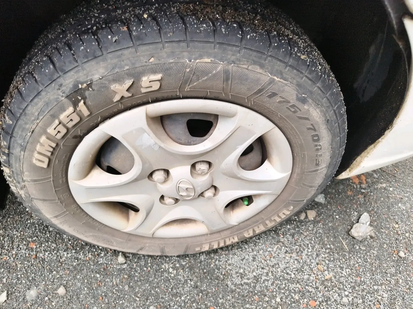 2011 Hyundai Accent GLE, CNG, Manual, 1,72,140 km, tyre
