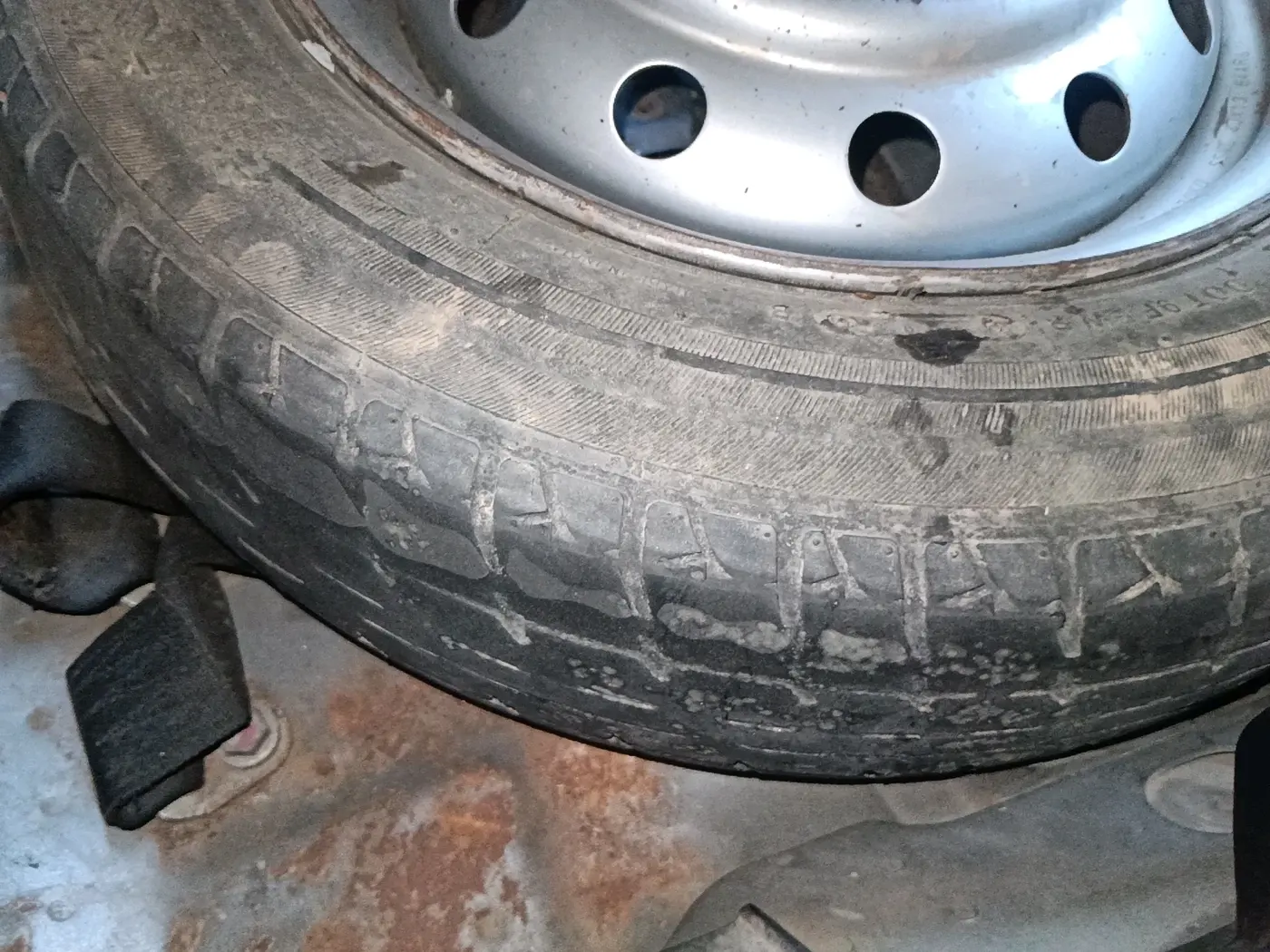 2012 Maruti Wagon R 1.0 LXI CNG, CNG, Manual, 81,466 km, tyre