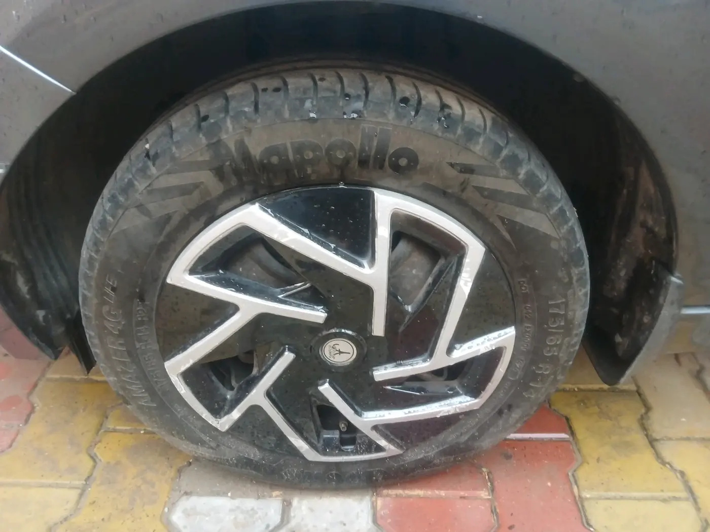 2022 Tata Tiago XTA PETROL, Petrol, Automatic, 54,584 km, tyre
