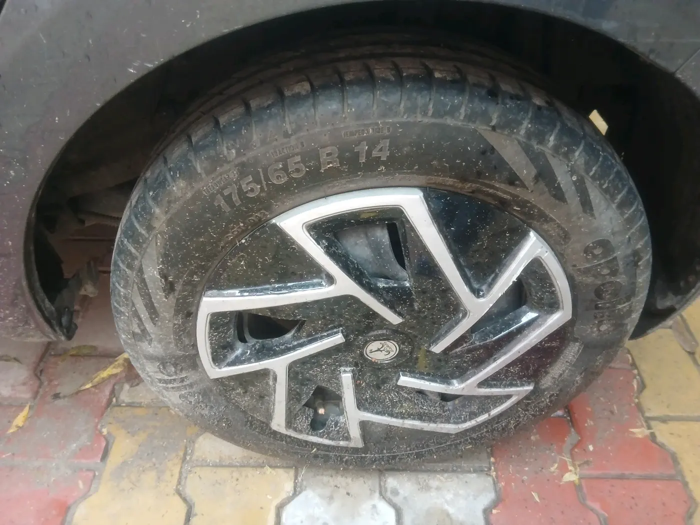 2022 Tata Tiago XTA PETROL, Petrol, Automatic, 54,584 km, tyre