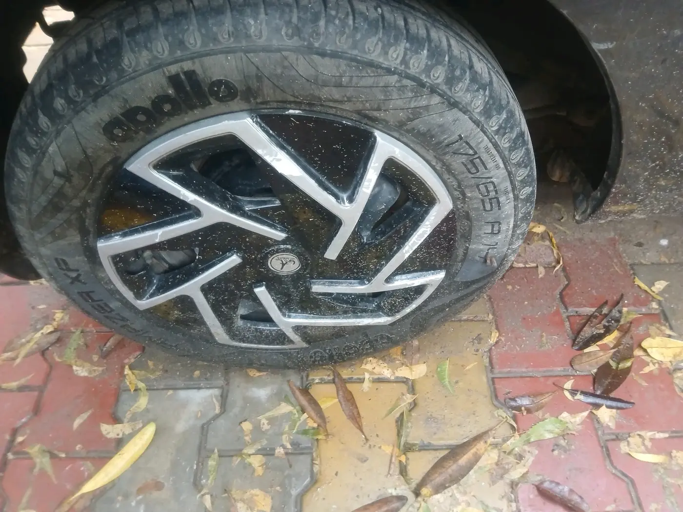 2022 Tata Tiago XTA PETROL, Petrol, Automatic, 54,584 km, tyre