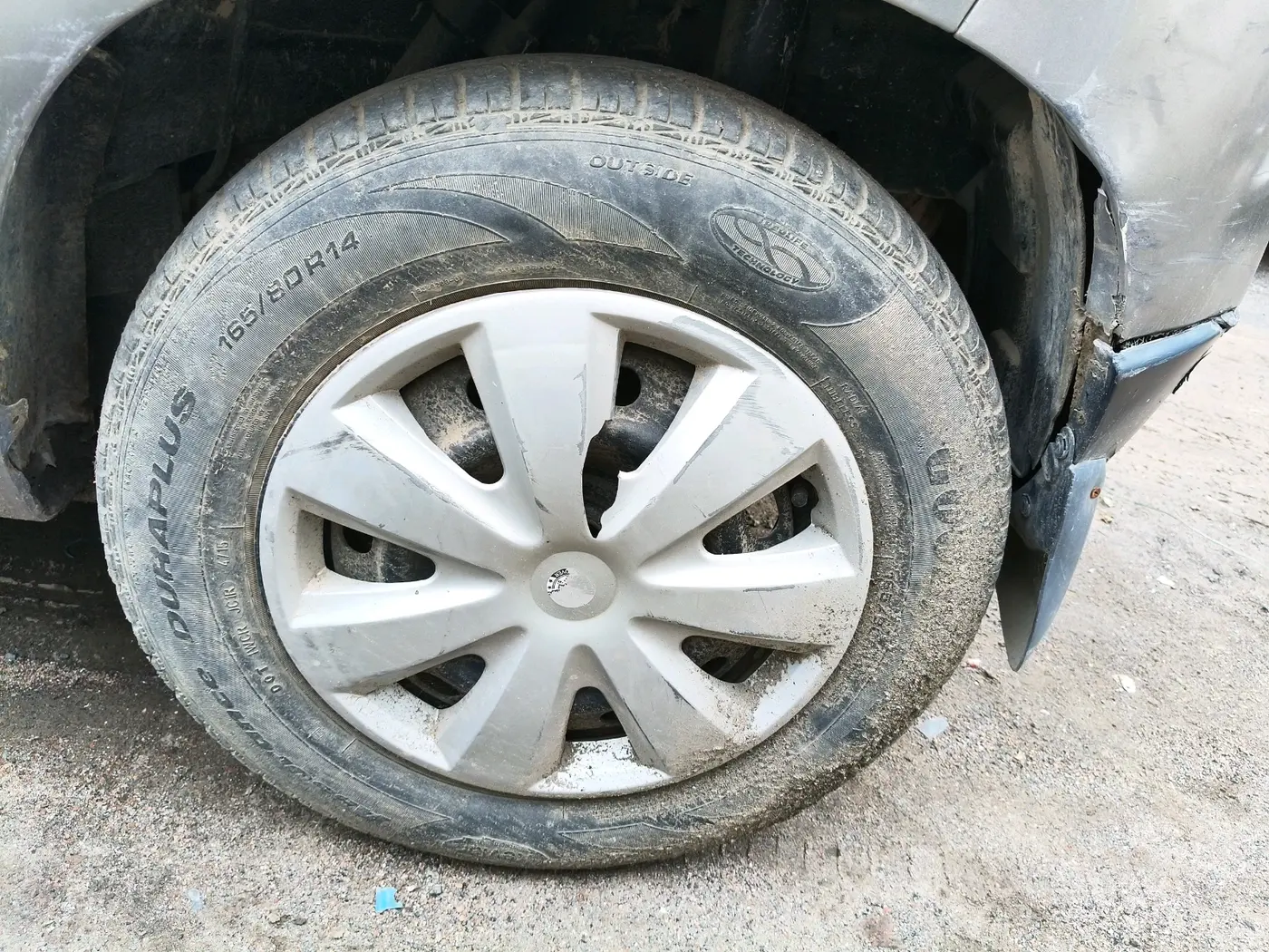 2017 Mahindra Kuv100 K2 6 STR, CNG, Manual, 41,779 km, tyre