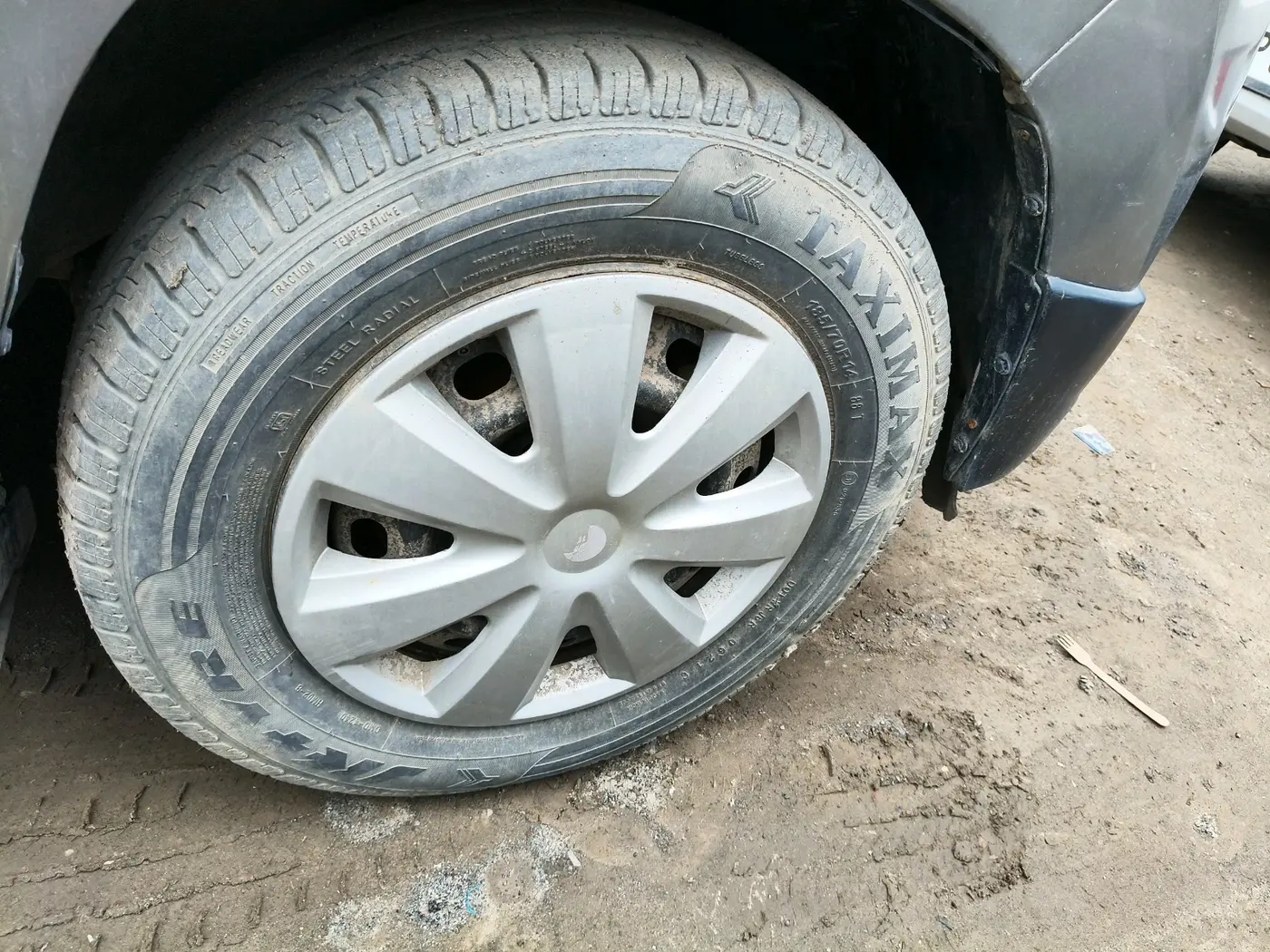2017 Mahindra Kuv100 K2 6 STR, CNG, Manual, 41,779 km, tyre