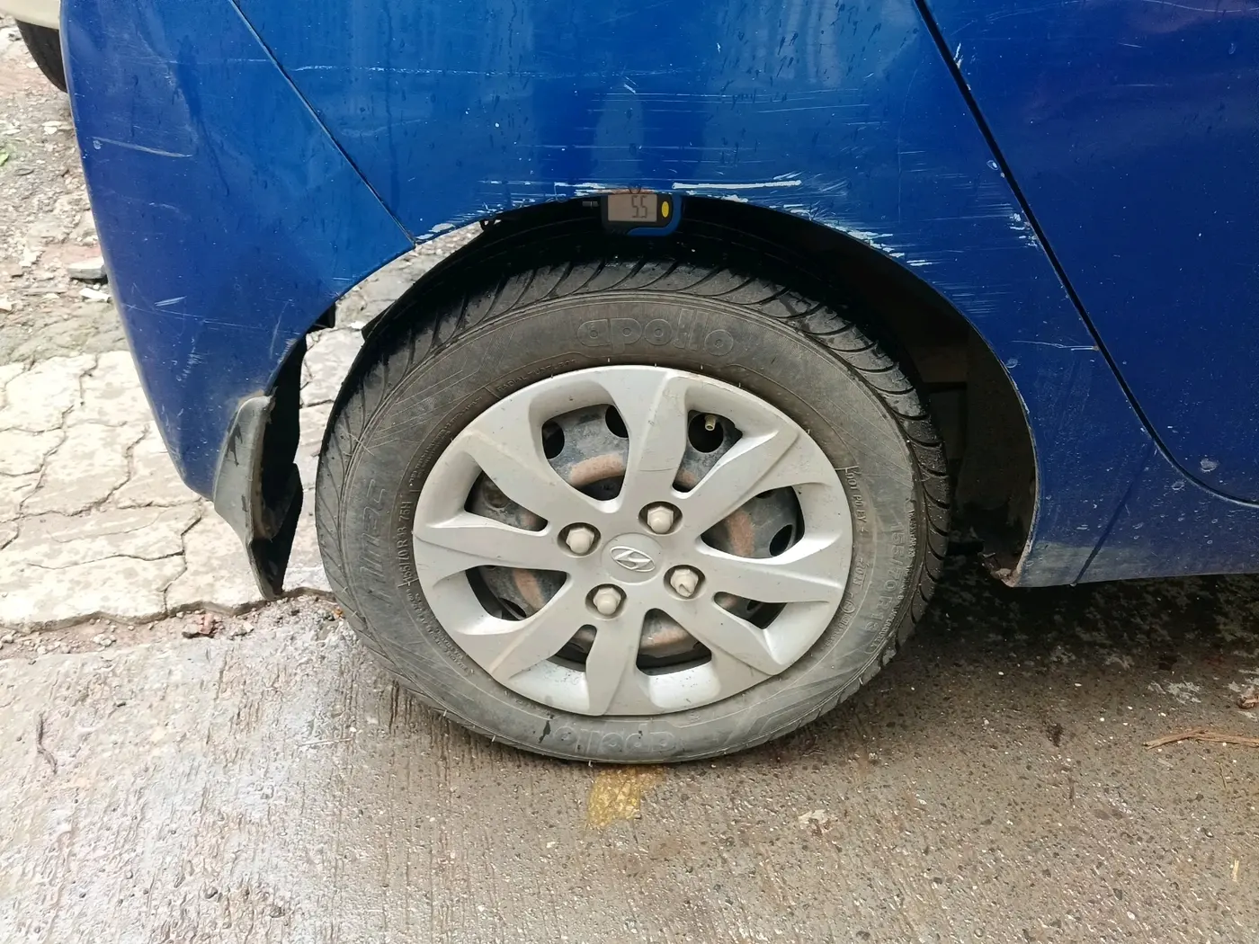 2014 Hyundai Eon MAGNA +, Petrol, Manual, 1,08,003 km, tyre