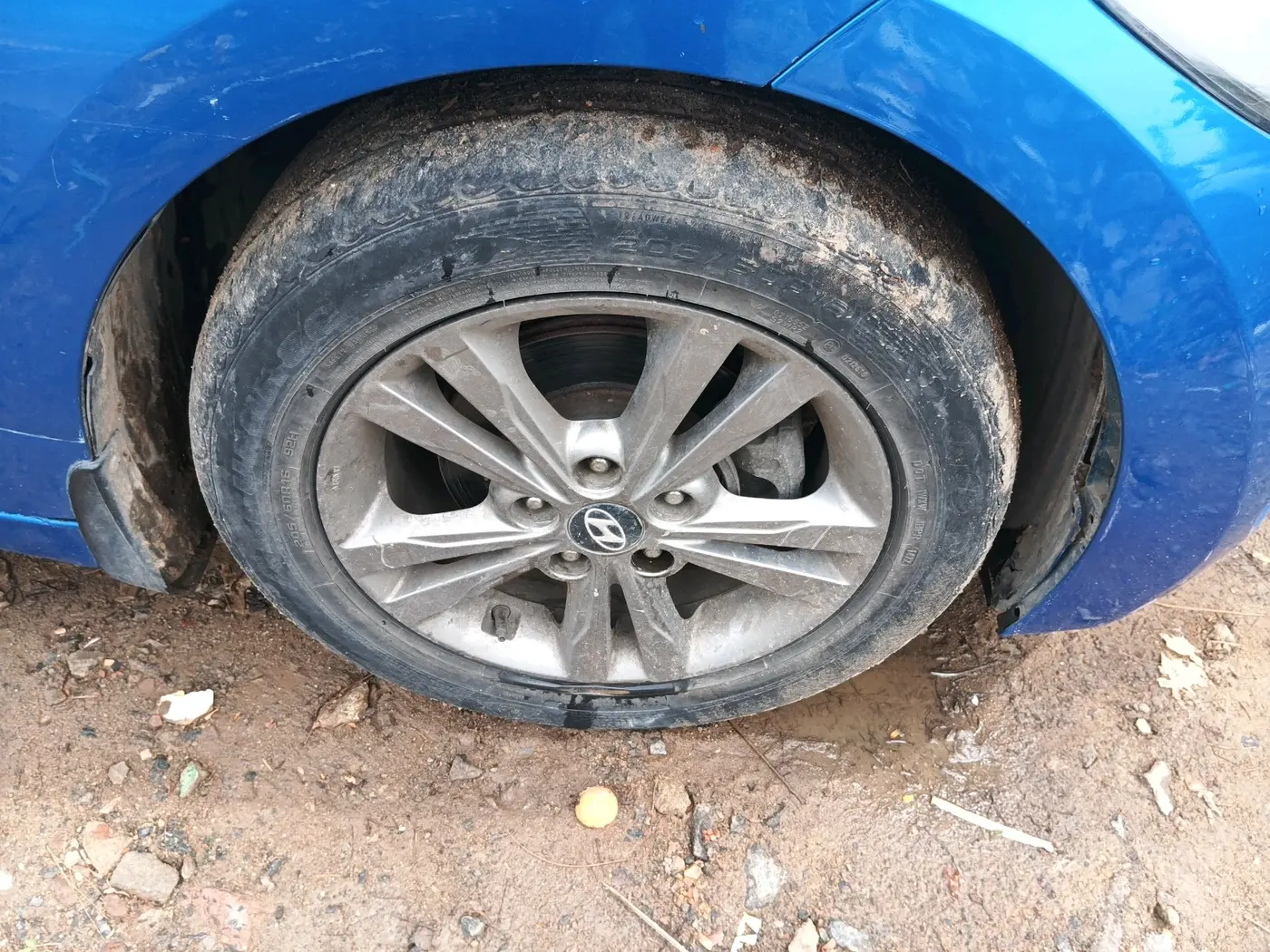 2016 Hyundai New Elantra 2.0 SX(O) AT PETROL, Petrol, Automatic, 1,84,153 km, tyre
