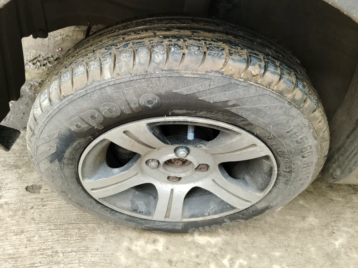 2016 Maruti Wagon R 1.0 LXI CNG, CNG, Manual, 1,24,340 km, tyre