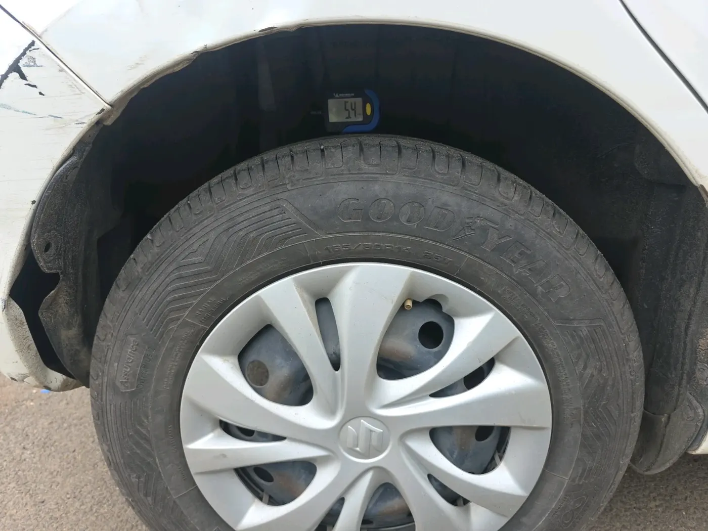 2020 Maruti Swift VXI, Petrol, Manual, 1,28,715 km, tyre