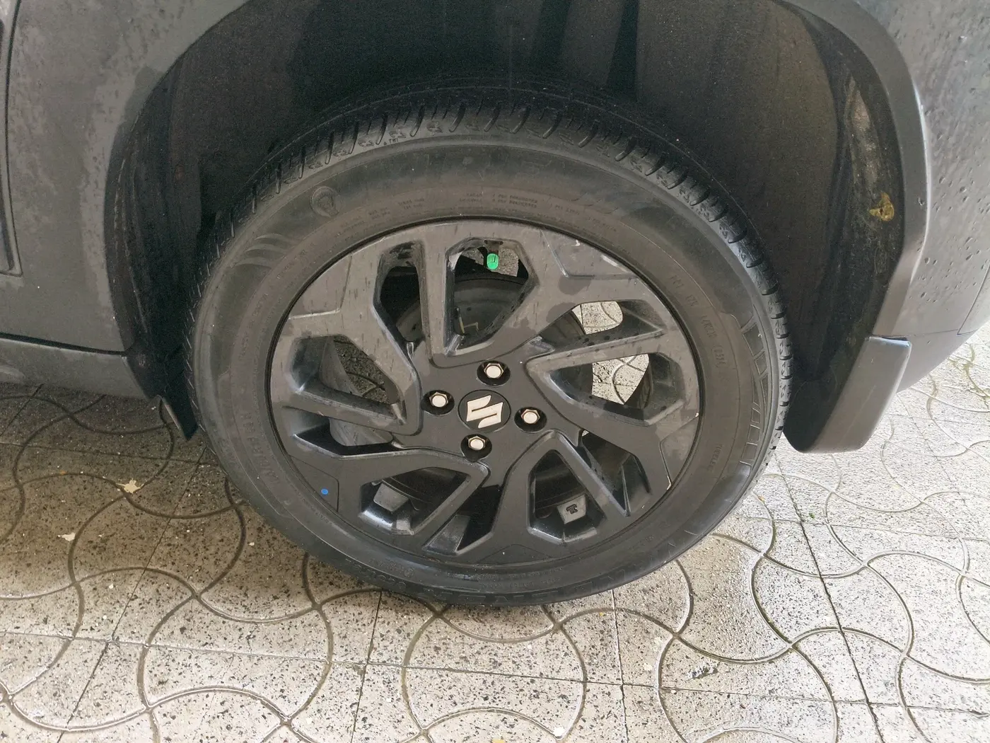 2024 Maruti FRONX DELTA PLUS 1.2L AGS, Petrol, Automatic, 49,803 km, tyre