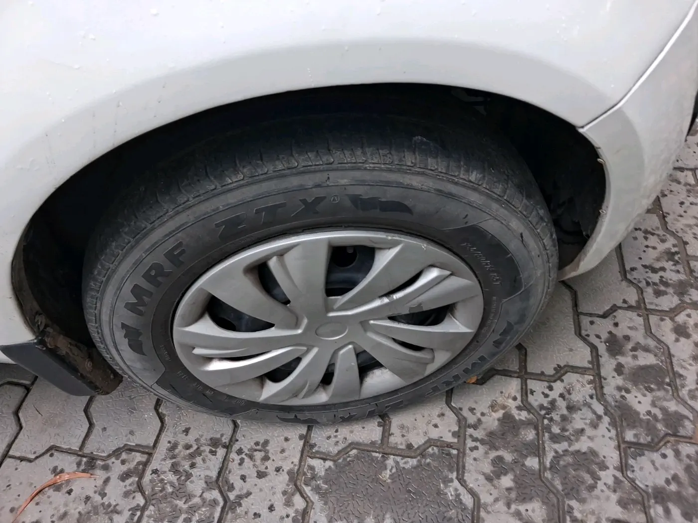 2013 Maruti Ritz VXI, Petrol, Manual, 1,58,074 km, tyre