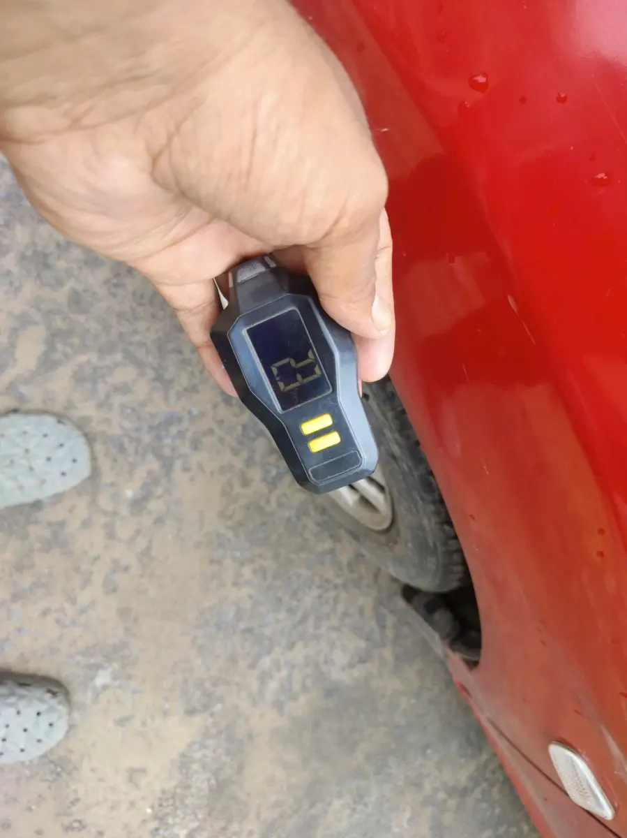2011 Honda Brio V MT, CNG, Manual, 97,577 km, tyre