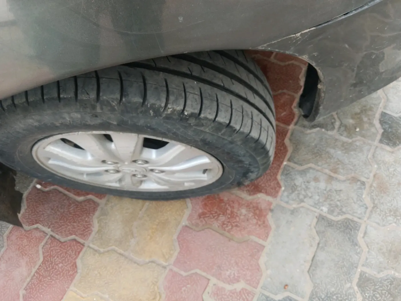 2011 Toyota Innova V 2.5 7 STR, Diesel, Manual, 3,54,517 km, tyre