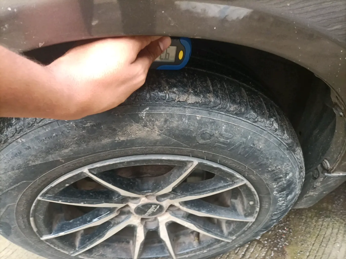 2011 Maruti Ritz VXI, Petrol, Manual, 97,137 km, tyre