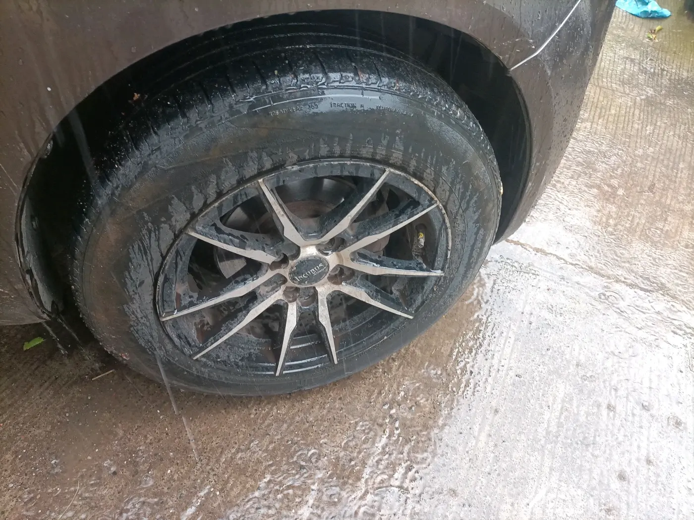 2011 Maruti Ritz VXI, Petrol, Manual, 97,137 km, tyre