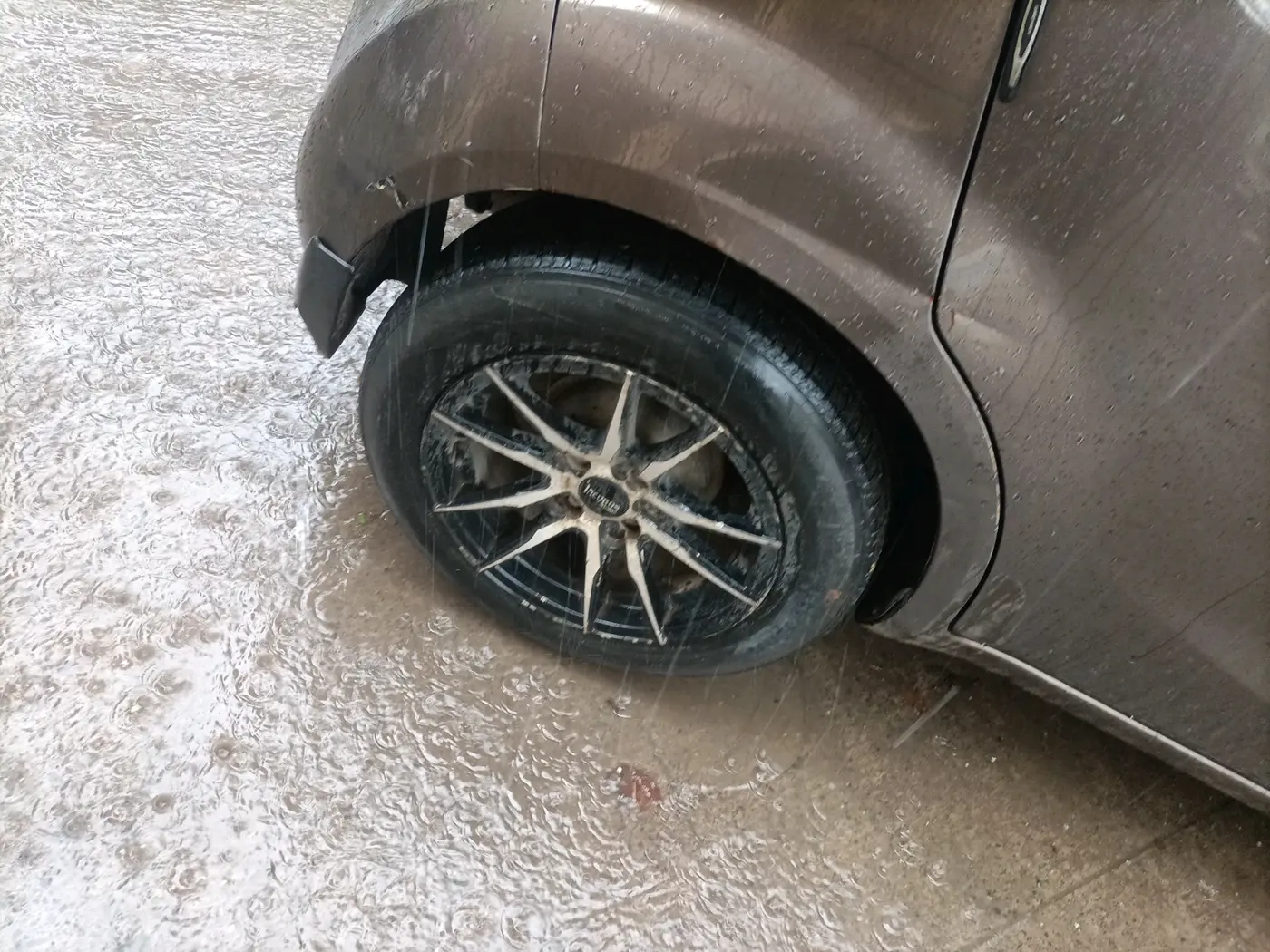 2011 Maruti Ritz VXI, Petrol, Manual, 97,137 km, tyre