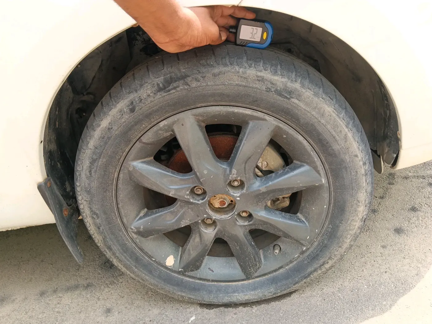 2015 Tata Bolt XT REVOTRON, CNG, Manual, 78,540 km, tyre