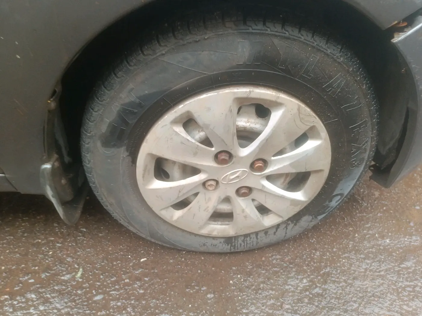 2012 Hyundai i10 SPORTZ 1.2, Petrol, Manual, 1,45,936 km, tyre