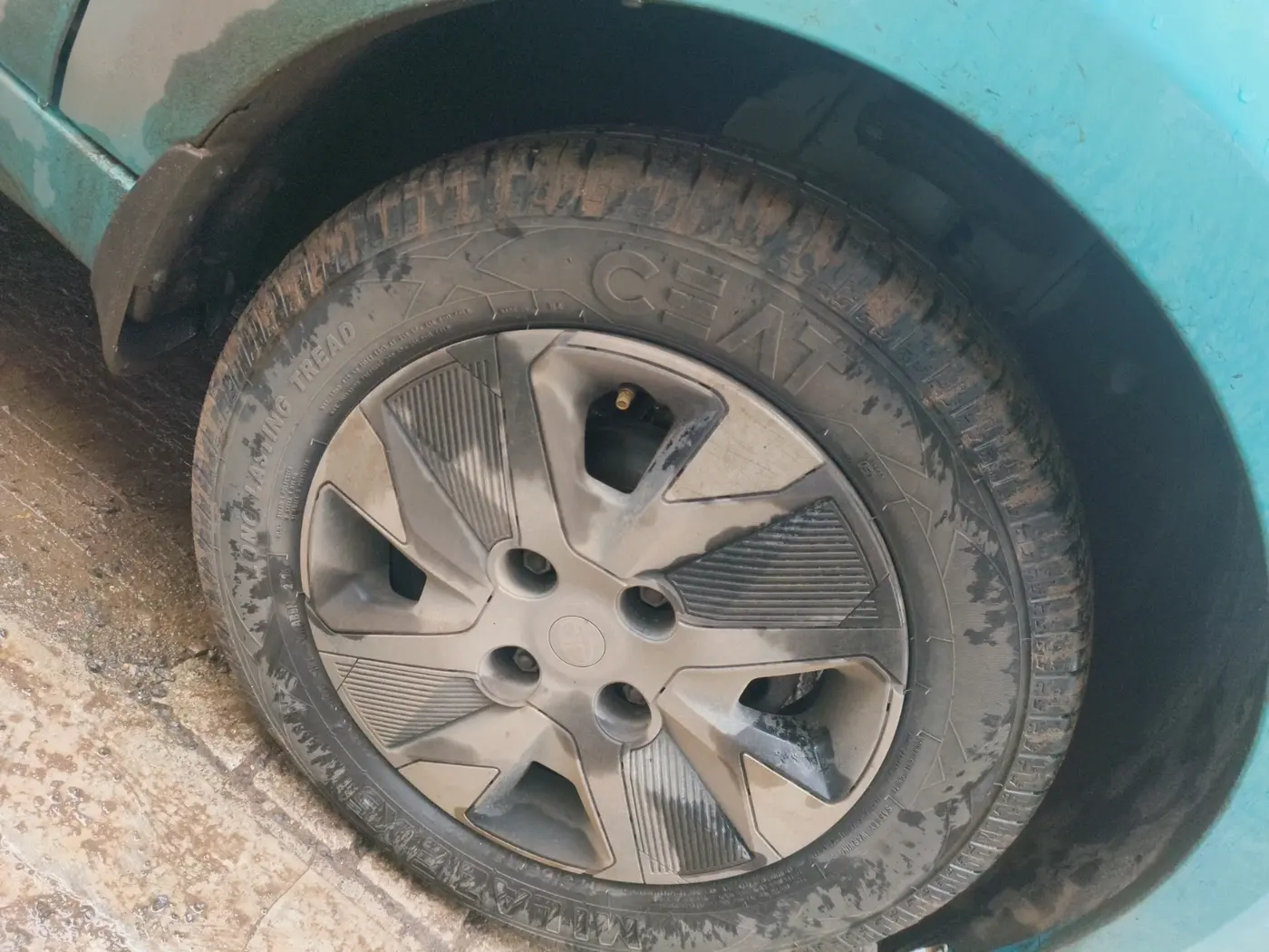 2025 Tata Tiago XZA iCNG, CNG, Automatic, 19,014 km, tyre
