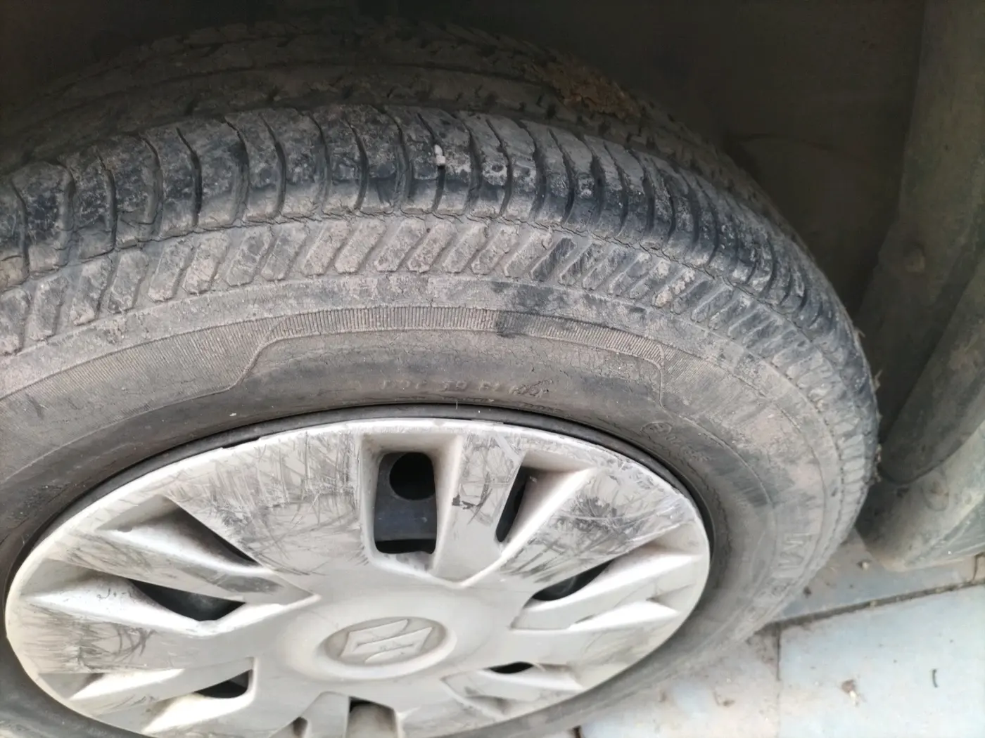 2014 Maruti Swift VXI, Petrol, Manual, 61,166 km, tyre