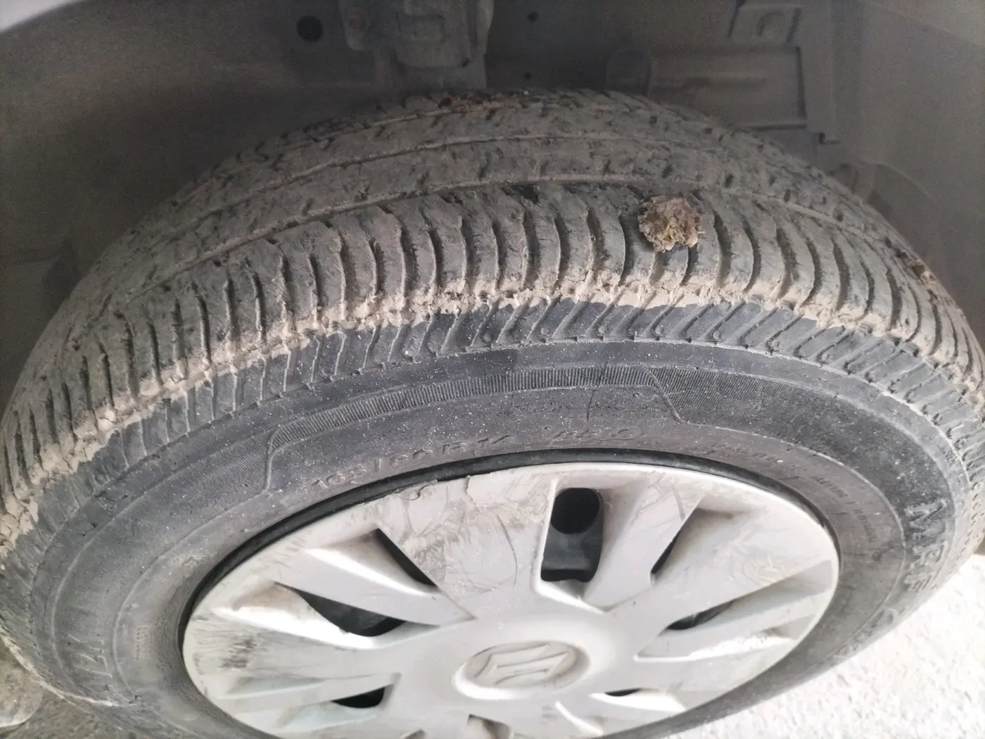 2014 Maruti Swift VXI, Petrol, Manual, 61,166 km, tyre