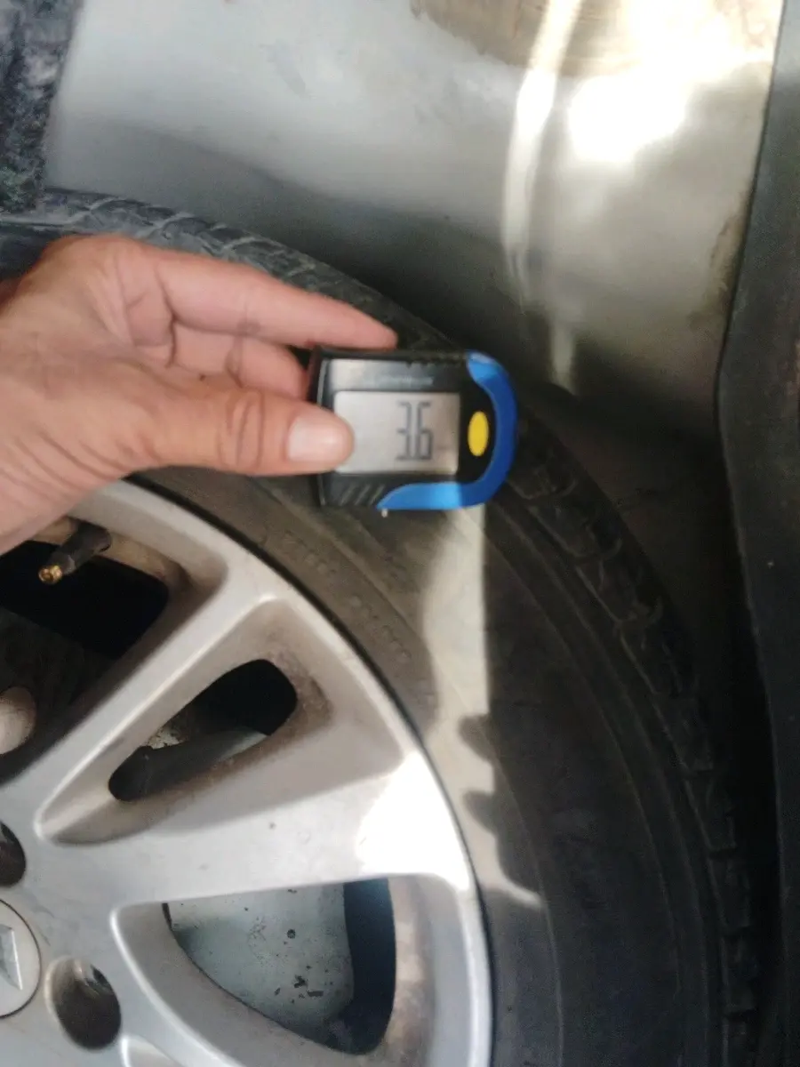 2012 Maruti Swift ZXI, Petrol, Manual, 58,298 km, tyre