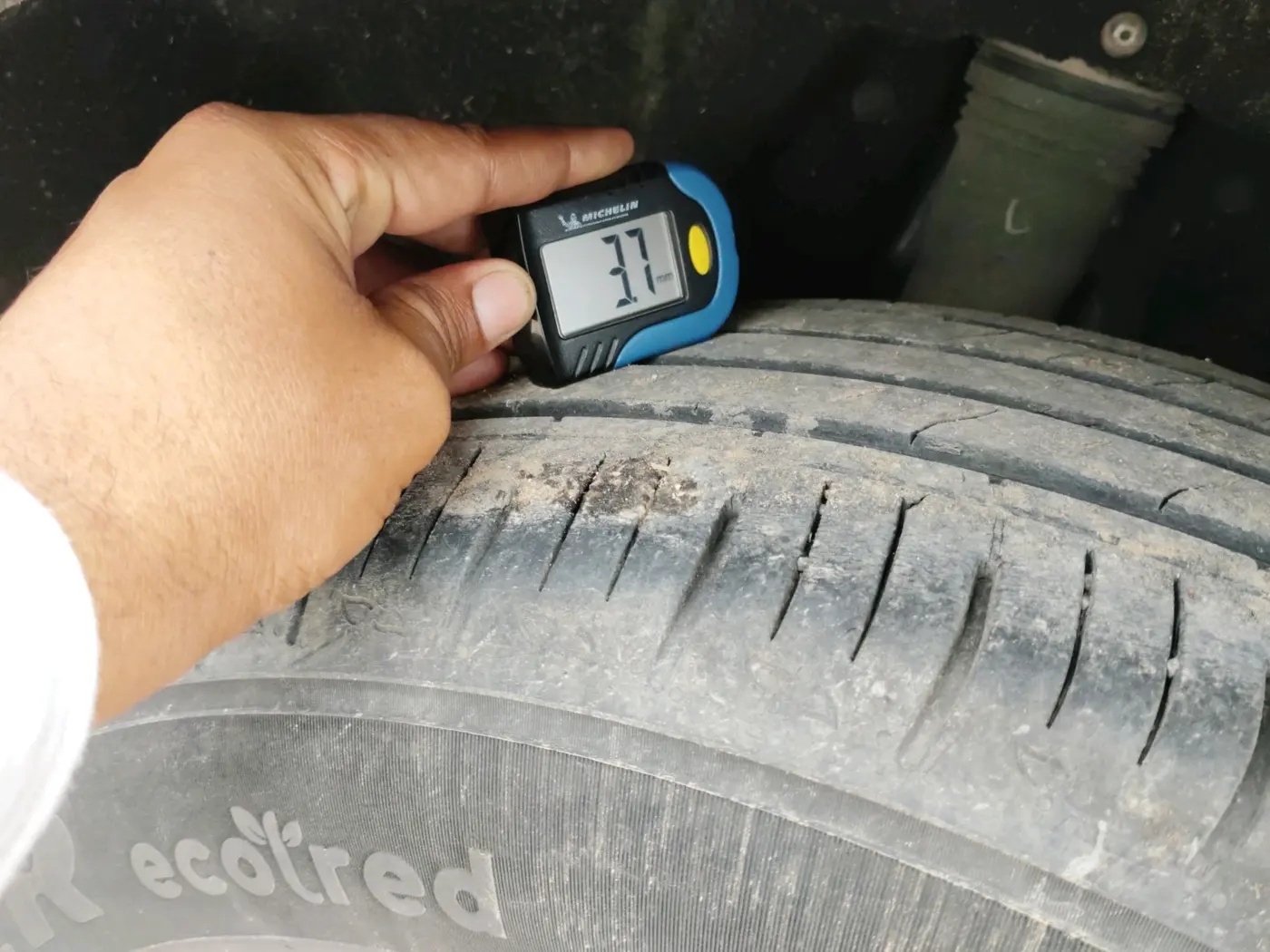 2023 Mahindra XUV700 AX 5 P AT 5 STR, Petrol, Automatic, 35,911 km, tyre