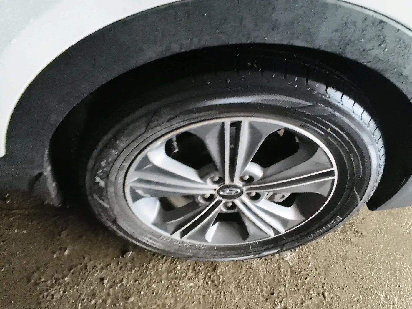 2017 Hyundai Creta SX PLUS AT 1.6 PETROL, Petrol, Automatic, 1,27,167 km, tyre