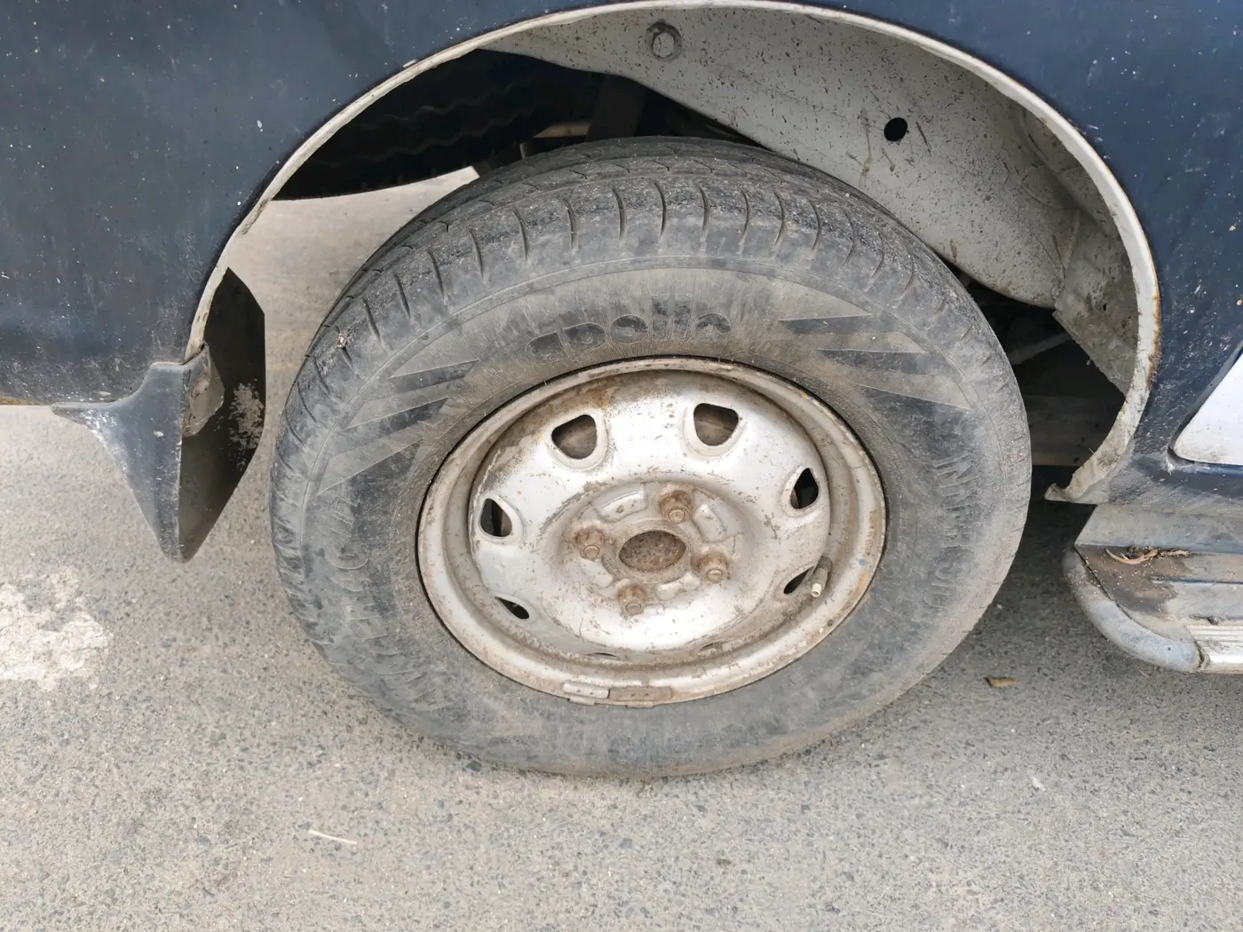 2015 Maruti Eeco 7 STR, CNG, Manual, 1,44,241 km, tyre