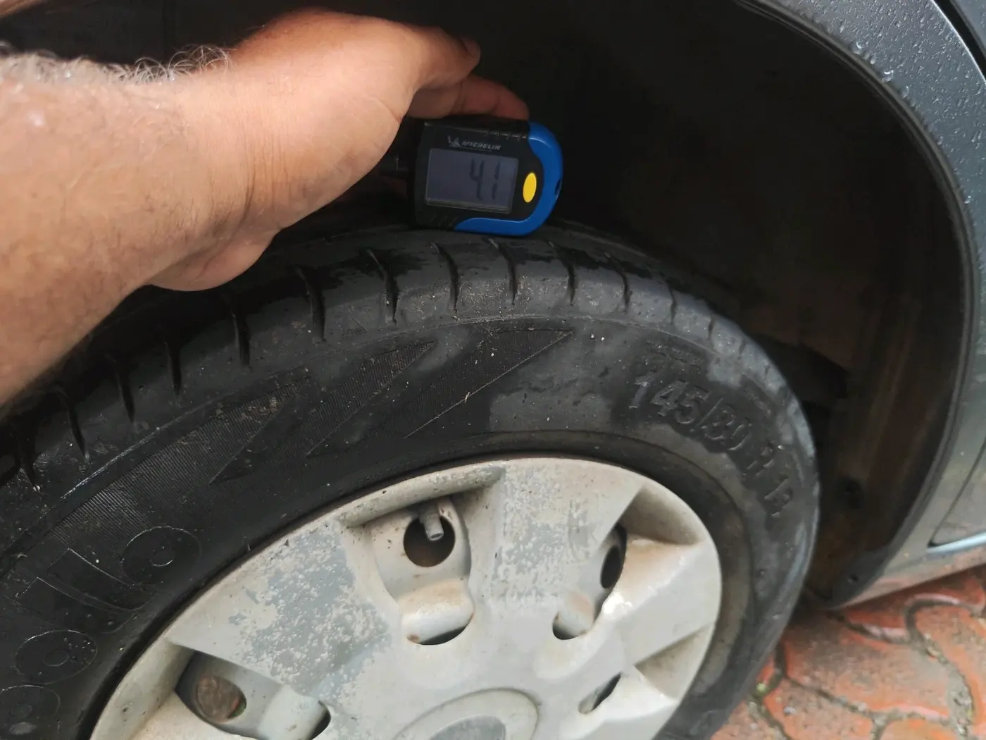 2013 Maruti Wagon R 1.0 LXI CNG, CNG, Manual, 1,14,269 km, tyre