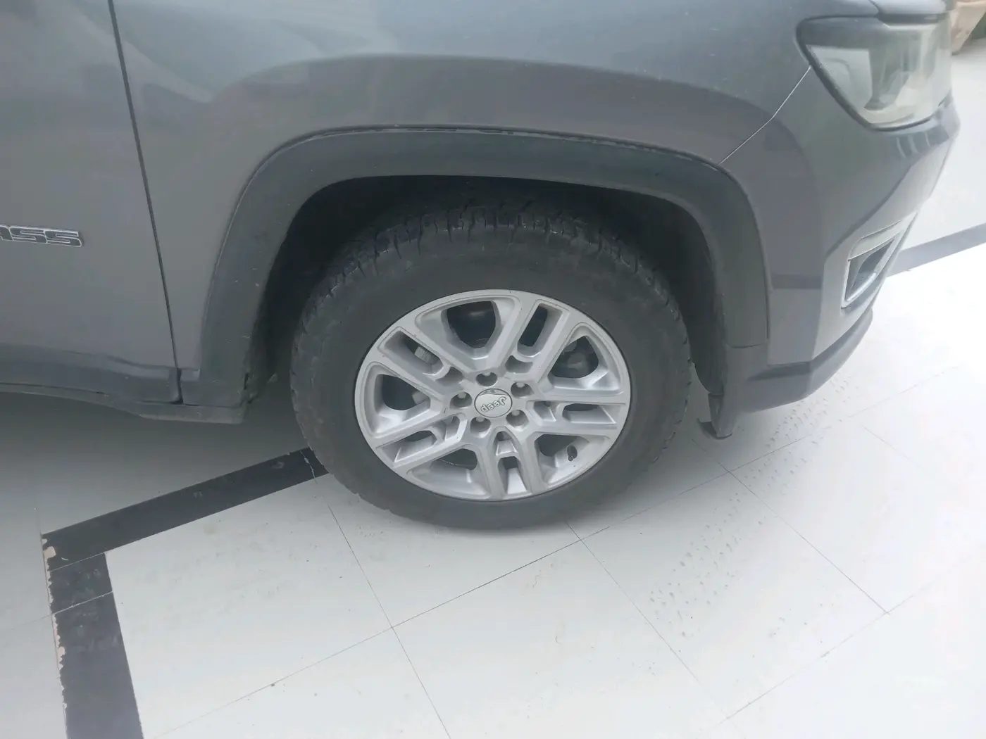 2018 Jeep Compass LIMITED 2.0 DIESEL, Diesel, Manual, 1,17,952 km, tyre