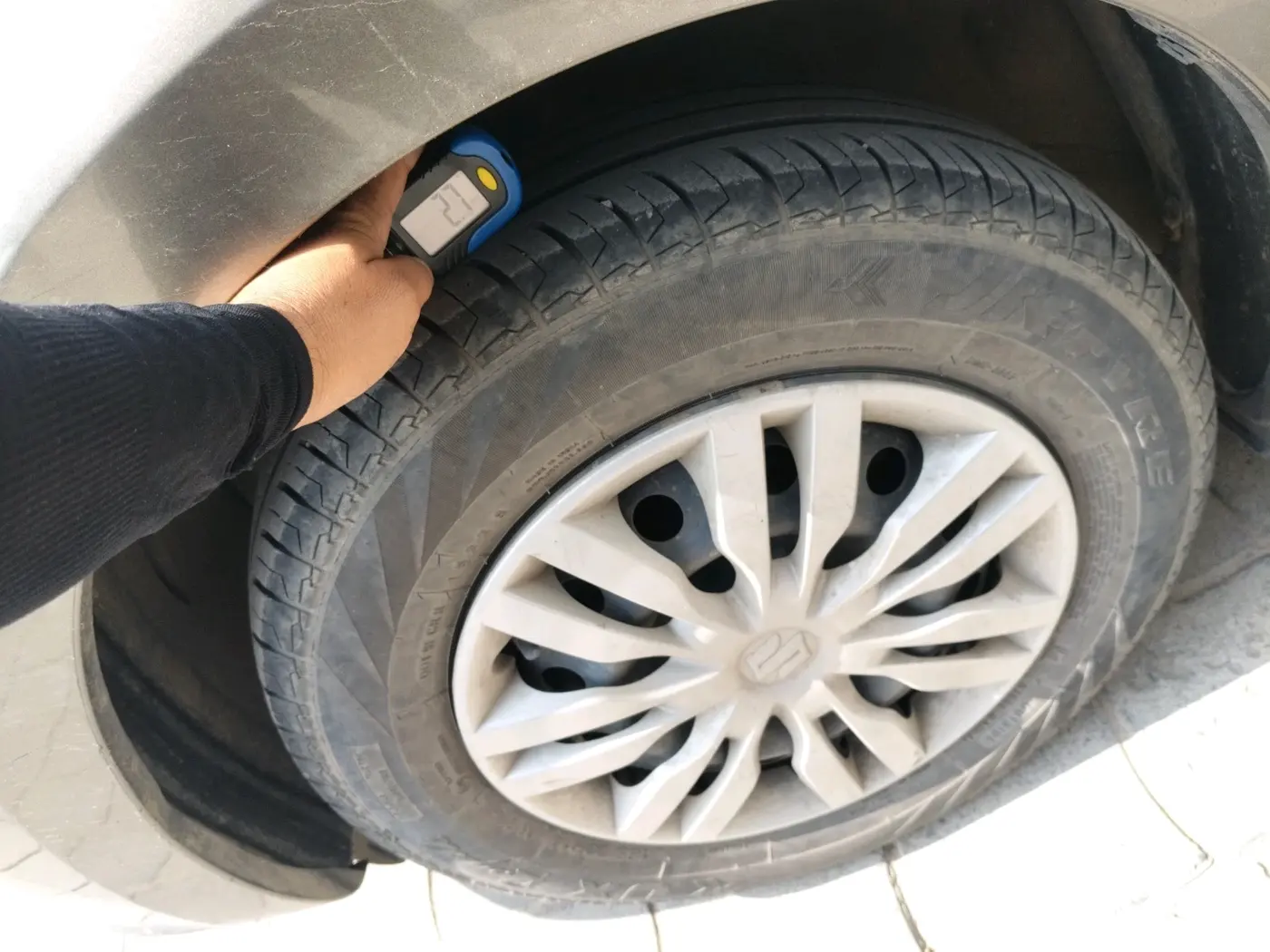 2022 Maruti Dzire VXI CNG, CNG, Manual, 83,318 km, tyre