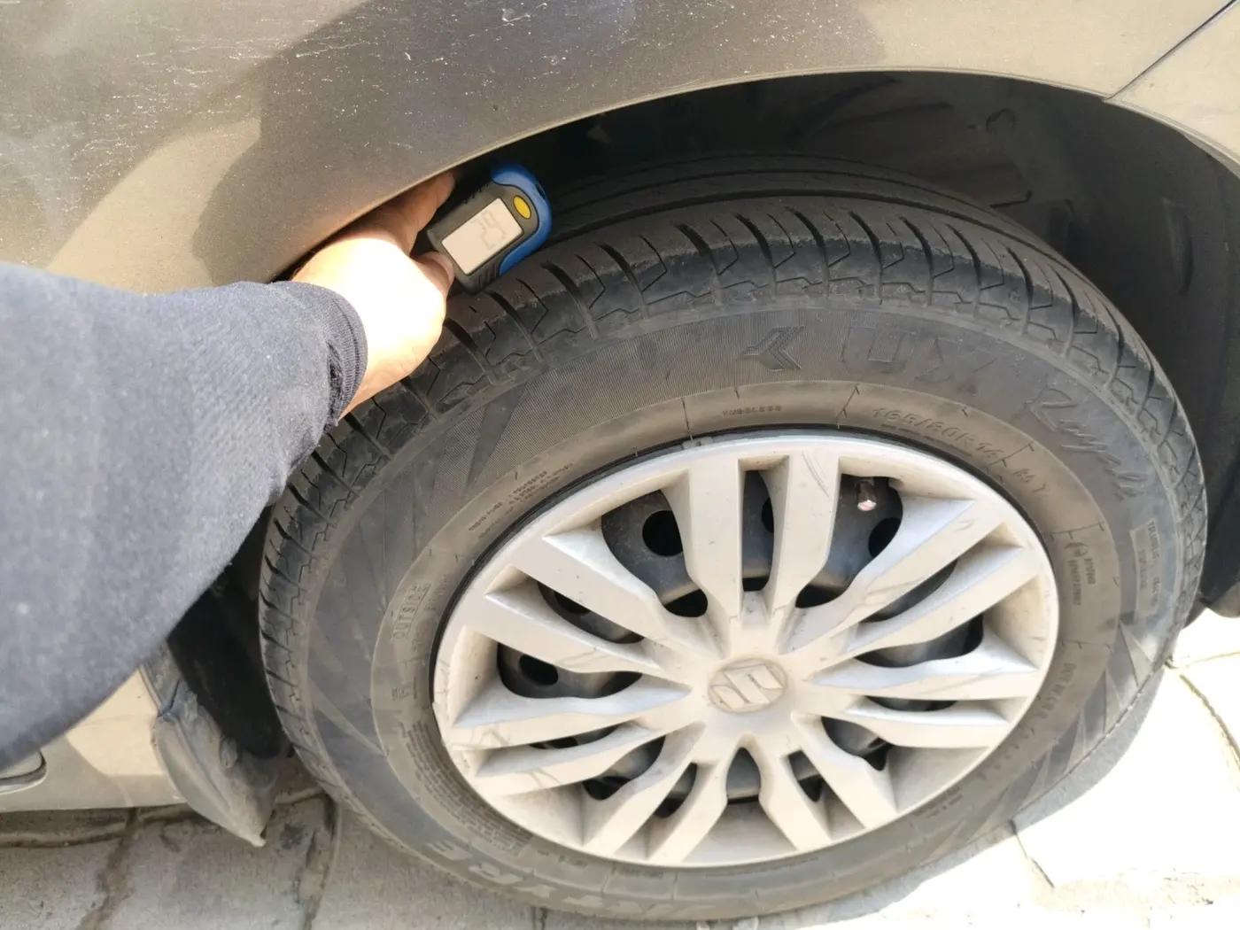 2022 Maruti Dzire VXI CNG, CNG, Manual, 83,318 km, tyre