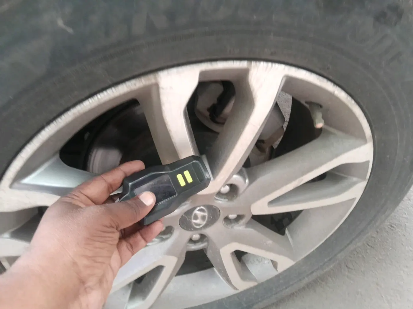 2016 Hyundai Santa Fe 2 WD AT, Diesel, Automatic, 1,04,081 km, tyre
