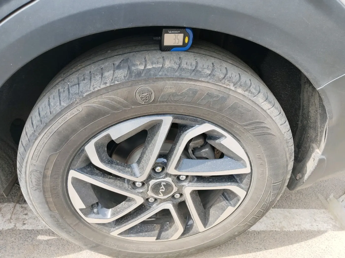2024 KIA CARENS Prestige Plus (O) 1.5 Turbo DCT 7 STR, Petrol, Automatic, 21,318 km, tyre